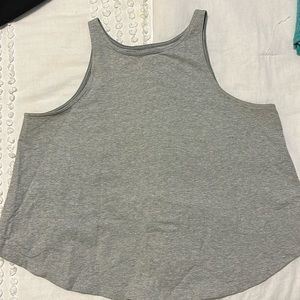 Lululemon women’s grey tank